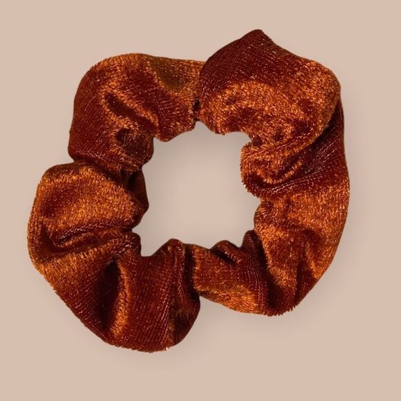 🆕 2/$20 Velvet Scrunchie Duo - Picture 3 of 3